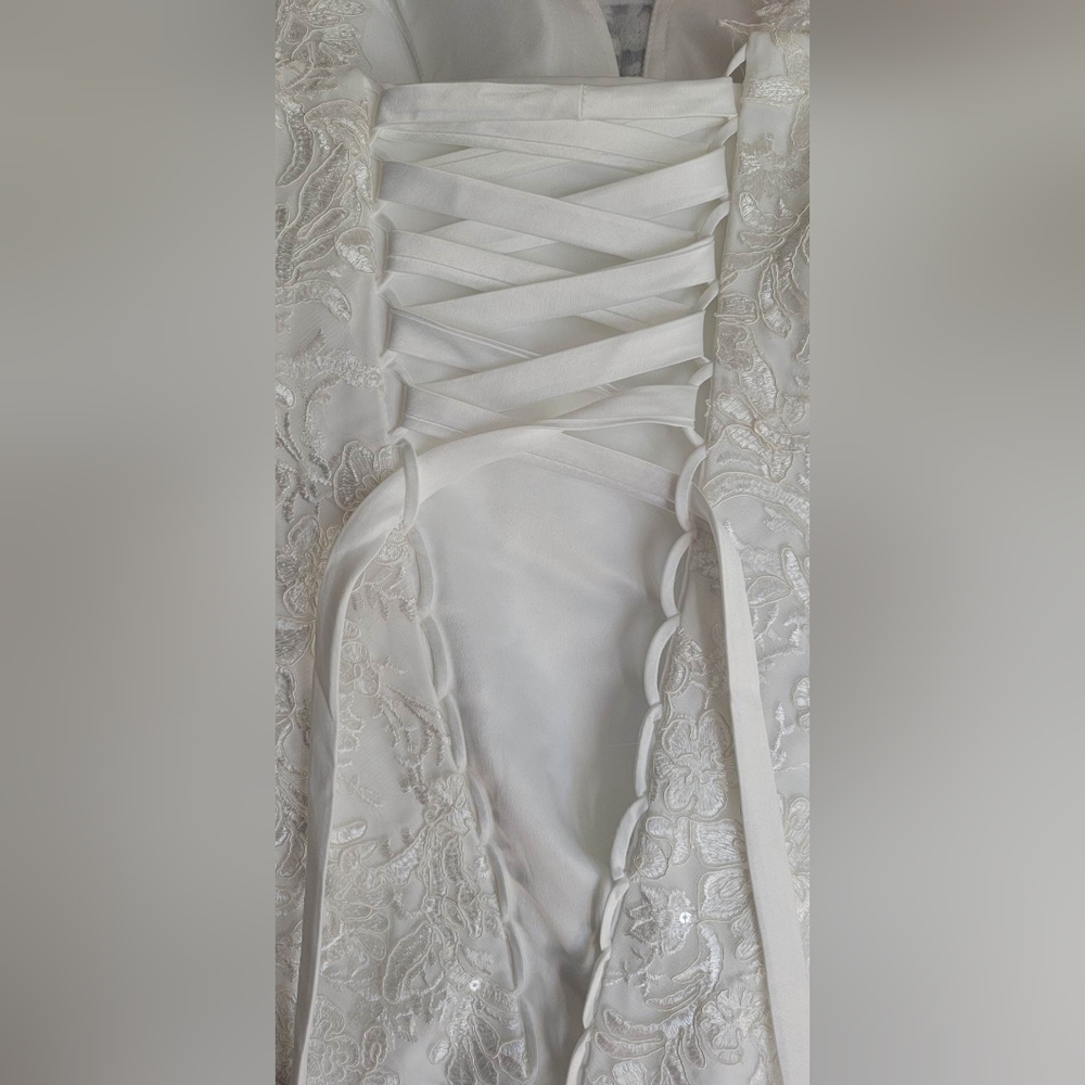 Wedding dress new never use